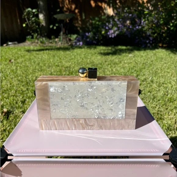 CLUTCH - Picture 1 of 4